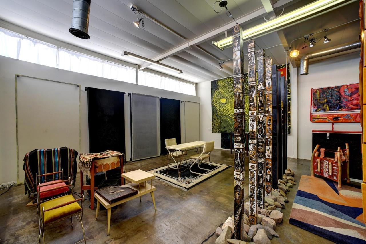 Space Castle: A 1950S Gas Station Transformed Into An Art Themed Wonderland Трут-ор-Консекуенсес Екстер'єр фото