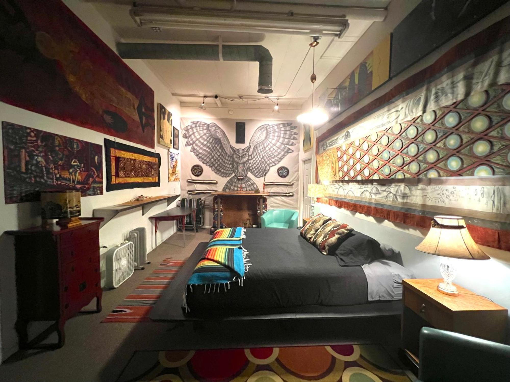 Space Castle: A 1950S Gas Station Transformed Into An Art Themed Wonderland Трут-ор-Консекуенсес Екстер'єр фото