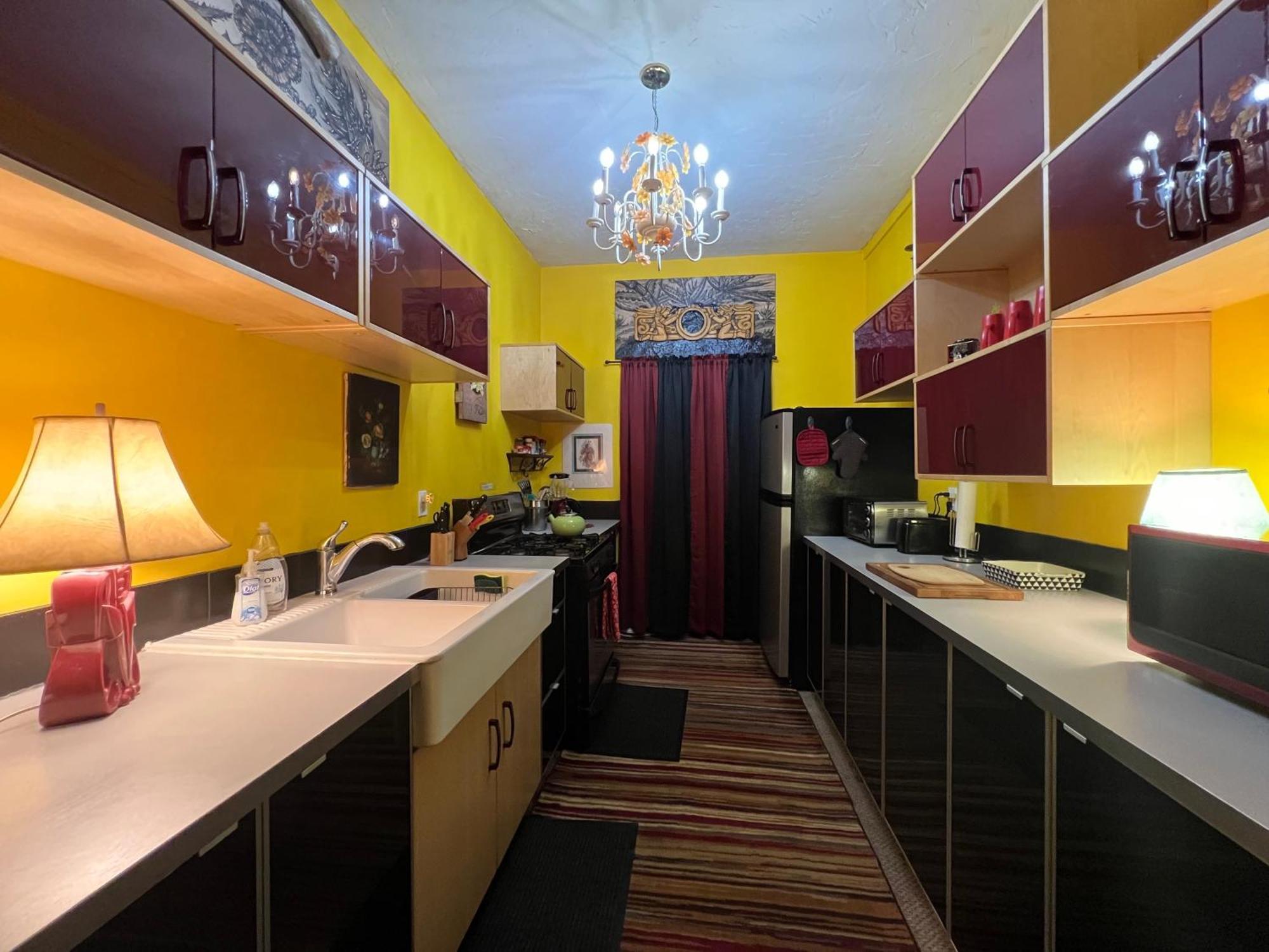 Space Castle: A 1950S Gas Station Transformed Into An Art Themed Wonderland Трут-ор-Консекуенсес Екстер'єр фото